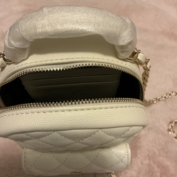 GWP  CHANEL BEAUTE BACKPACK WITH CROSSBODY CHAIN AND GIFT BOX 9x6 - Picture 3 of 4